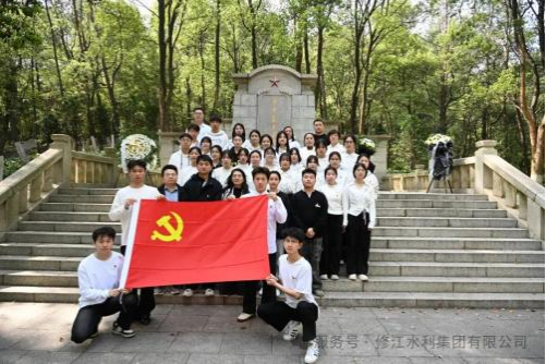 缅怀革命先烈  传承红色基因——与玉河社区党委共同 祭扫方志敏烈士纪念园