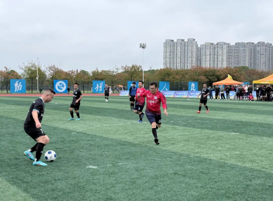 校园绿茵场上的激情碰撞 —— “修江杯”校友足球赛圆满落幕！